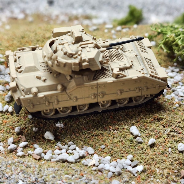 N Scale 1:160 M2 Bradley IFV 3D - US Army Desert Camo