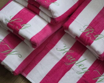 Serviette de plage personnalisée Cabana : rayures en coton brodé, nom personnalisé