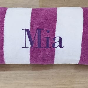 Serviette de plage Cabana personnalisée : rayures en coton brodées, nom personnalisé