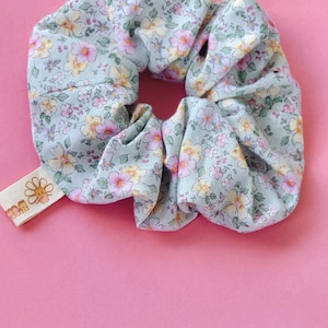 Wildflower Elastic Hair Scrunchie, Floral Hair Accessories For Women&#39;s Hair, Women&#39;s Hair Scrunchie