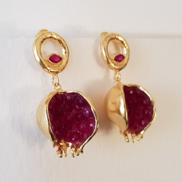 Pomegranate earrings. Deep red dangle earrings. Gold plated brass with semiprecious stones.