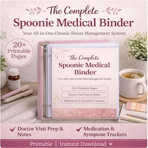 Può includere: Un raccoglitore rosa intitolato "The Complete Spoonie Medical Binder" con il testo "Your All-in-One Chronic Illness Management System". Il raccoglitore include oltre 20 pagine stampabili, preparazione e note per la visita medica e monitoraggio di farmaci e sintomi.