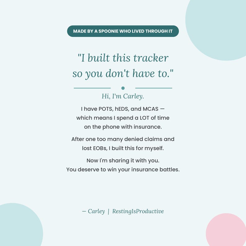 K&ouml;nnte beinhalten: Eine teal- und wei&szlig;farbene Grafik mit dem Text &bdquo;Ich habe diesen Tracker gebaut, damit Sie es nicht tun m&uuml;ssen&ldquo;. Der Text enth&auml;lt auch &bdquo;Hallo, ich bin Carley&ldquo; und eine Beschreibung des Zwecks des Trackers. Der Text ist vor einem hellblauen Hintergrund.