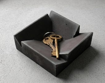 Brutalist Catchall tray | Concrete Catchall tray | Minimalist Shelf Decor | Modern Architectural Decor | Handmade Concrete - Hector Model