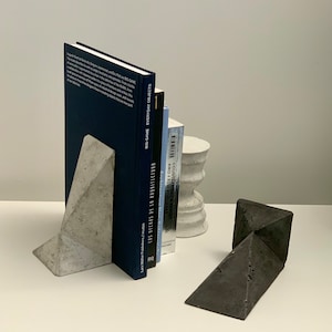 Concrete bookends - Pedro model