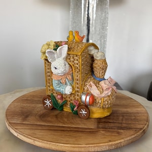 Vintage treinbeeldje paashaas – lentekonijnwagen met eieren en vogels – handgeschilderd – 6 inch hoog
