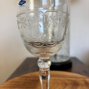 Vintage Nuutajärvi Clover Wine Goblet – Finnish Handcrafted Glassware