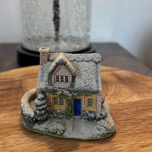 Vintage Lilliput Lane “Cranberry Cottage” Christmas Collection 1992 Handmade in Cumbria, UK