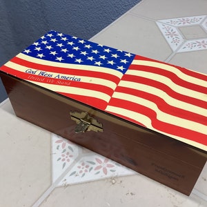 God Bless America ‘United We Stand’ Cedar mini box with hasp for locking. Still has that wonderful cedar aroma.