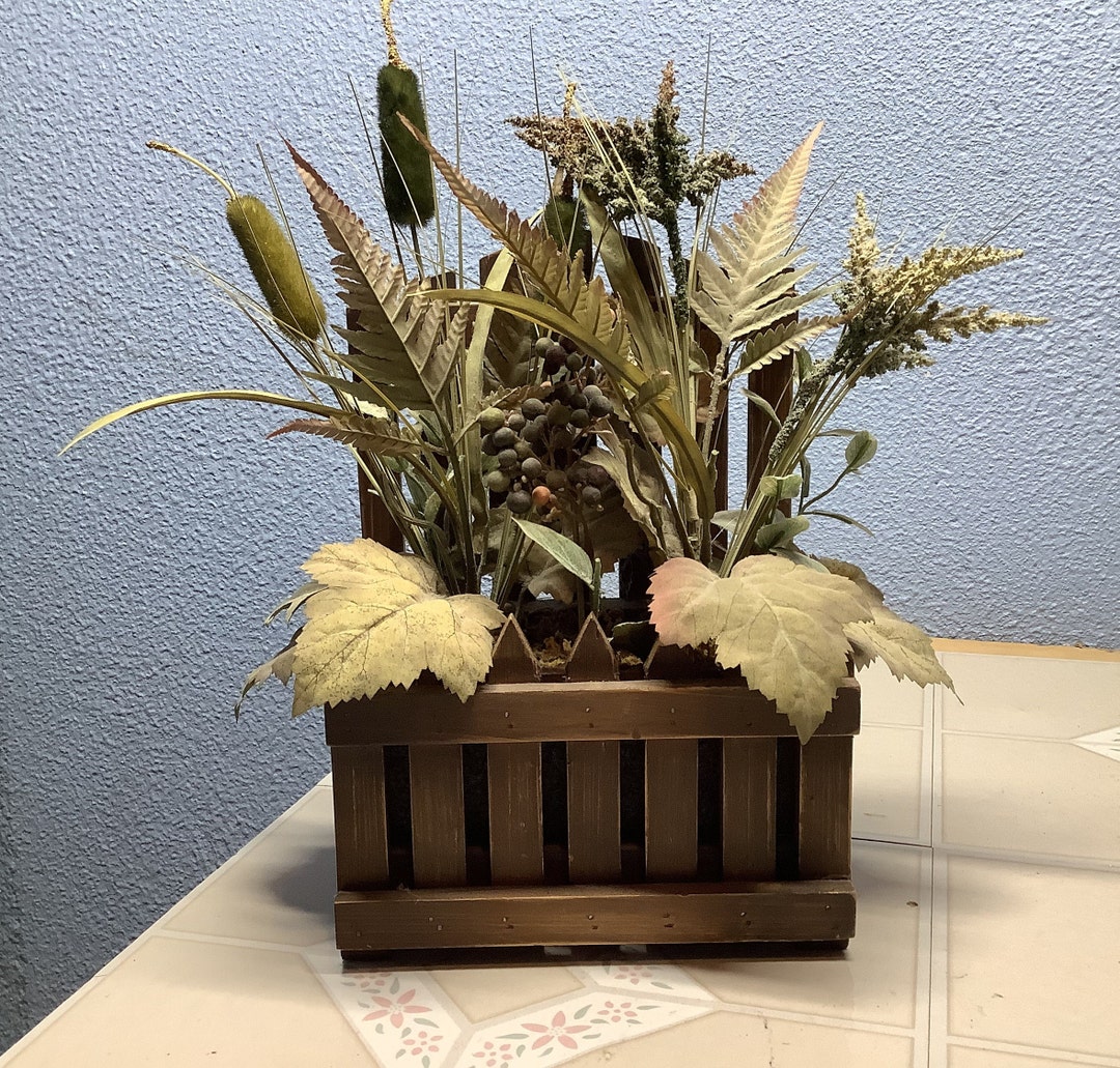 Artificial Flower Picket Fence Shelf Decor. It is in Great Condition