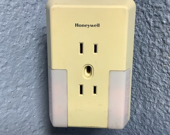 Illuminated Outlet polarized but NOT GROUNDED orange glo doubles as a night light 15amp 2 prong receptacle made by Honeywell old school plug