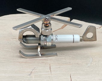 Hubschrauber Flugzeug Zündkerze Edelstahl Deko Modellflugzeug Miniaturmodell Miniatur-Flugzeug