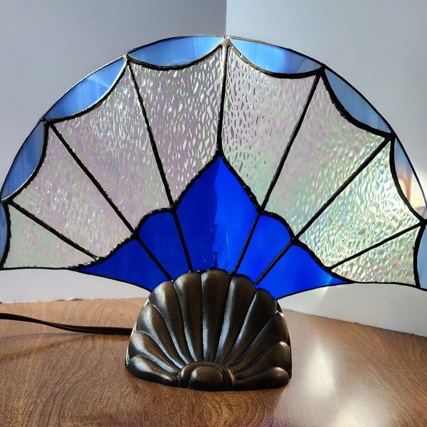 Lampe éventail victorienne, décor de vitraux