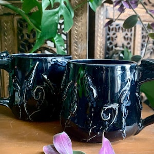 Lavender Mug Pair – Handmade Ceramic Mugs with Slip Trailing – Whimsical Floral Pottery Set – Matching Wheel Thrown Cups – Cottagecore Gift