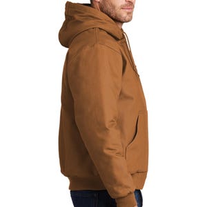 Puede incluir: Una chaqueta marr&oacute;n con capucha y cierre de cremallera. La chaqueta tiene un corte holgado y est&aacute; hecha de un material duradero y resistente al agua.