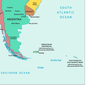 K&ouml;nnte beinhalten: Eine farbenfrohe Karte von S&uuml;damerika, die Argentinien, Uruguay und die Falklandinseln hervorhebt. Die Karte enth&auml;lt St&auml;dtenamen und Ozeanbeschriftungen mit dem Text "SOUTH ATLANTIC OCEAN" und "SOUTHERN OCEAN".