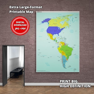 Puede incluir: Un mapa imprimible de gran formato de América que muestra Canadá, Estados Unidos y países de América del Sur en varios colores sobre un fondo azul claro. El mapa incluye etiquetas de texto para países y océanos, disponible como descarga digital.