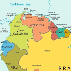 K&ouml;nnte beinhalten: Eine farbenfrohe Karte der Karibik und S&uuml;damerika. Die Karte zeigt L&auml;nder wie Kolumbien, Venezuela und Ecuador mit ihren Grenzen und Hauptst&auml;dten. Das Karibische Meer befindet sich oben auf der Karte.
