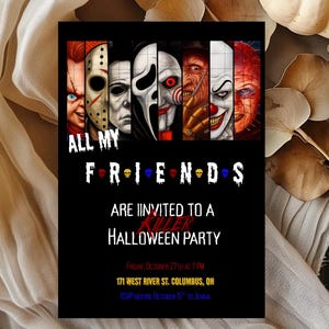 Puede incluir: Una invitaci&oacute;n negra para una fiesta de Halloween con el texto "ALL MY FRIENDS ARE INVITED TO A KILLER HALLOWEEN PARTY." La invitaci&oacute;n presenta im&aacute;genes de personajes de pel&iacute;culas de terror. El evento es el 27 de octubre a las 19:00.