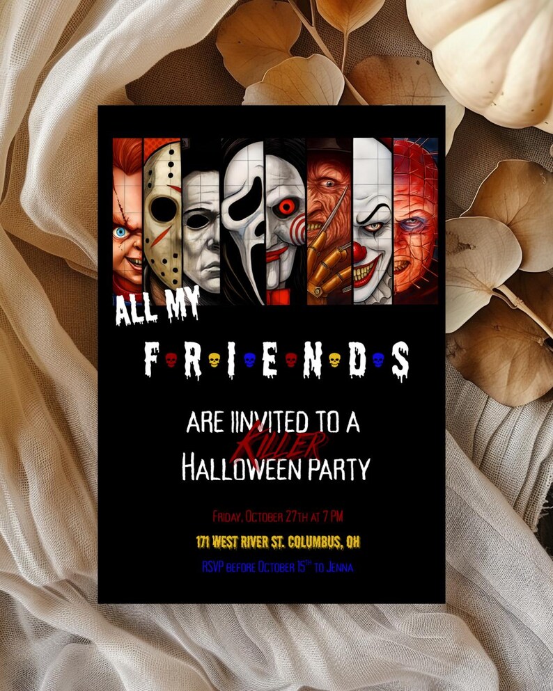 Puede incluir: Una invitaci&oacute;n negra para una fiesta de Halloween con el texto "ALL MY FRIENDS ARE INVITED TO A KILLER HALLOWEEN PARTY." La invitaci&oacute;n presenta im&aacute;genes de personajes de pel&iacute;culas de terror. El evento es el 27 de octubre a las 19:00.