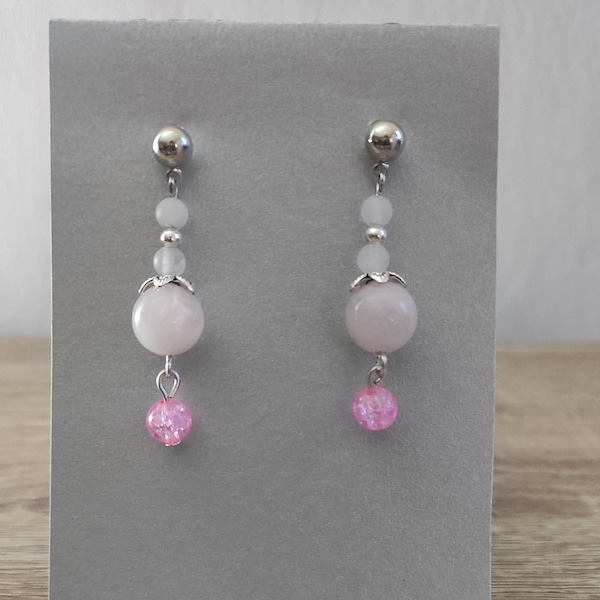 Boucles d'oreilles en perles pierres naturelles semi-précieuses quartz rose et perles craquelées