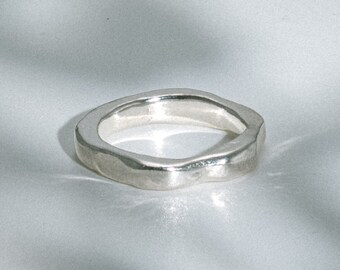 Stapelbare handgemaakte zilveren ring | Gehamerde 925 sterling zilveren ring voor dagelijks gebruik | Gerecycleerde en duurzame sieraden | Uniek cadeau