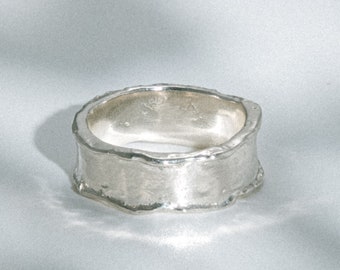 Anillo de plata fundida hecho a mano / Plata de ley 925 sólida todos los días / Joyería de declaración / Plata sostenible y reciclada / Alianza de bodas