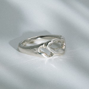 Anillo de plata hecho a mano fundido / Anillo de plata de ley 925 martillado para uso diario / Joyería reciclada y sostenible / Regalo único imagen 1