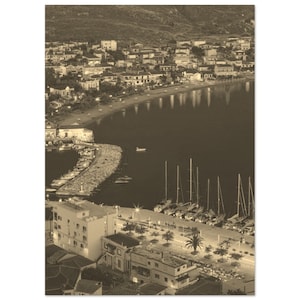 Vintage Lemnos Griechenland Hafen Poster | Retro Lemnos Stadt Sepia Print | Limnos Küste Wand Kunst Wohnkultur | Vertikale Lemnos Stadt Reise Fotokunst