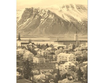 Póster vintage de viaje de Reikiavik, Islandia, en sepia