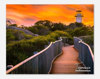 Zonsondergangposter Tasmanië: Cape Tourville & Pedestrian Bridge Art Print