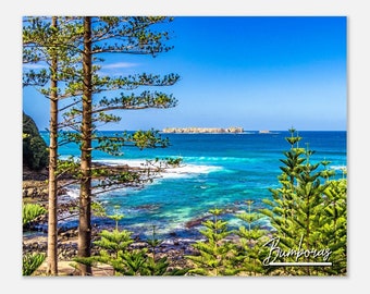 Bumboras Norfolk Island Affiche de voyage Art mural | Bumboras Arbres Décoration intérieure | Impression de la côte de Bumboras | Photo de tentures d'horizon de plage de Bumboras