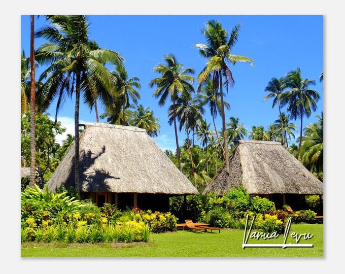 Vanua Levu Fidž Poster Wall Art | Vanua Levu Coast Home Decor | Vanua Levu Bure Thatched Roof Horizontal | Vanua Levu Palm Tree Travel Photo