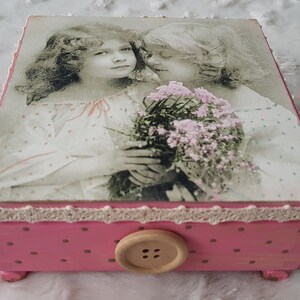 Pudełko drewniane zdobione techniką decoupage