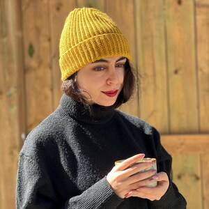 Berretto lavorato a maglia giallo senape fatto a mano - Cappello invernale a coste caldo e morbido - Cappello lavorato a maglia spesso - Accessorio di moda unisex - MaryToon Handmade