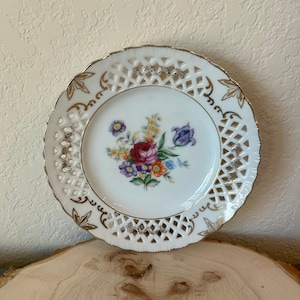 Beautiful Painted Floral Reticulated Plate - Vintage Lattice Serving Plate - Antique Breakthrough Decorative Plate Purple Flower sb3