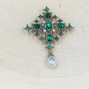 Vintage-Style Rhinestone Cross Pin/Brooch