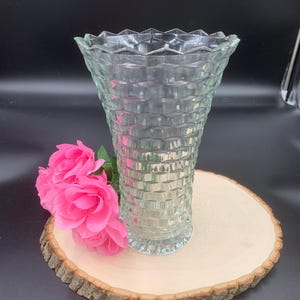 Vintage Fostoria American cubist pattern, 10  inch clear vase .Antique Collectible Dish - Beautiful Antique vase - 4s