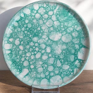 Plato de cerámica con esmalte burbujeante color verde mar / Plato de servir de cerámica hecho a mano / Plato de decoración costera orgánica / Vajilla de gres artesanal
