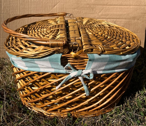 Premier Housewares 1901048 Picnic Basket Bread Basket Wicker Basket Oval  Hamper Baskets For Gifts Lining Woven Basket Red H14x W27x D19