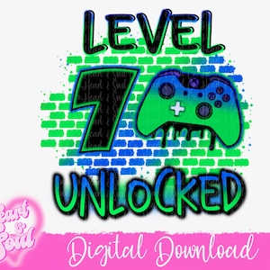 Könnte beinhalten: Eine digitale Download-Grafik mit einem grünen und blauen Ziegelhintergrund. Die Grafik sagt "Level 7 Unlocked" mit einem grün-blauen Videospiel-Controller.