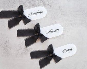 Arch Acrylic Place Cards with Bow and Black Engraved Names | Wedding Luxury Place Card Table Setting