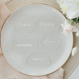 Tarjetas de lugar de acrílico para boda moderna + minimalista / esmerilada o clara / redondo hexagonal oval rectángulo semicírculo / oro negro blanco texto