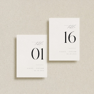 Gepersonaliseerde klassieke moderne tafelnummers | Gedrukt op Getextureerde Card Stock | Fine Art Tafel nummers | Dekrand