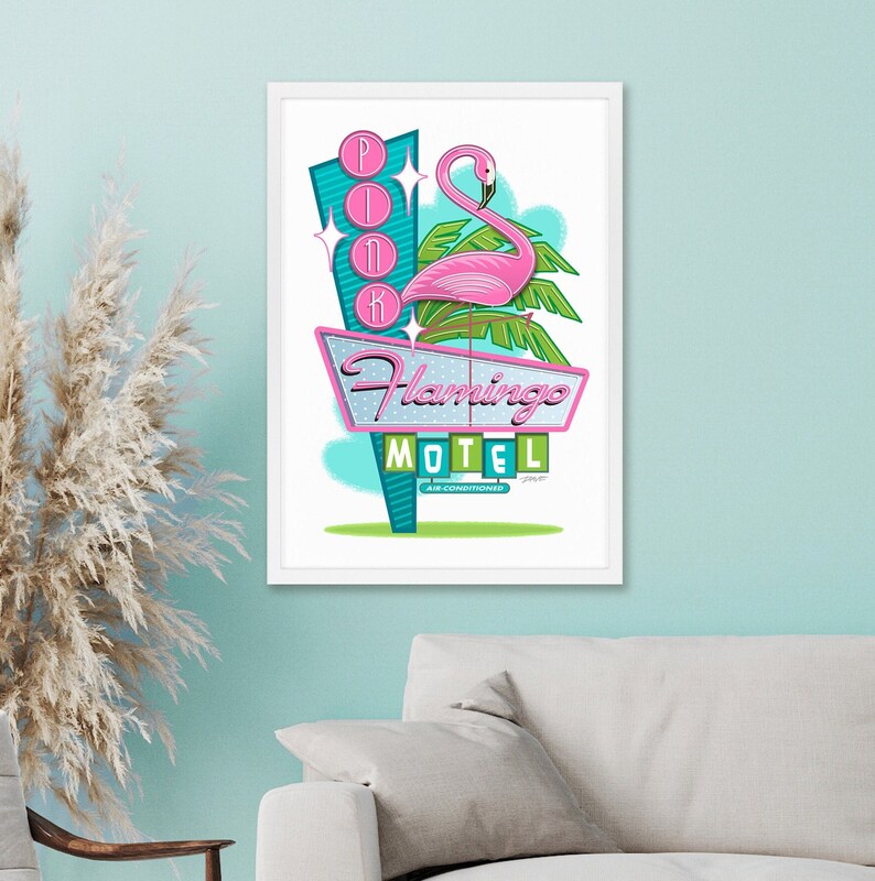 Puede incluir: Una ilustraci&oacute;n de estilo retro de un cartel de motel con un flamenco rosa y las palabras "Pink Flamingo Motel" y "Air Conditioned".