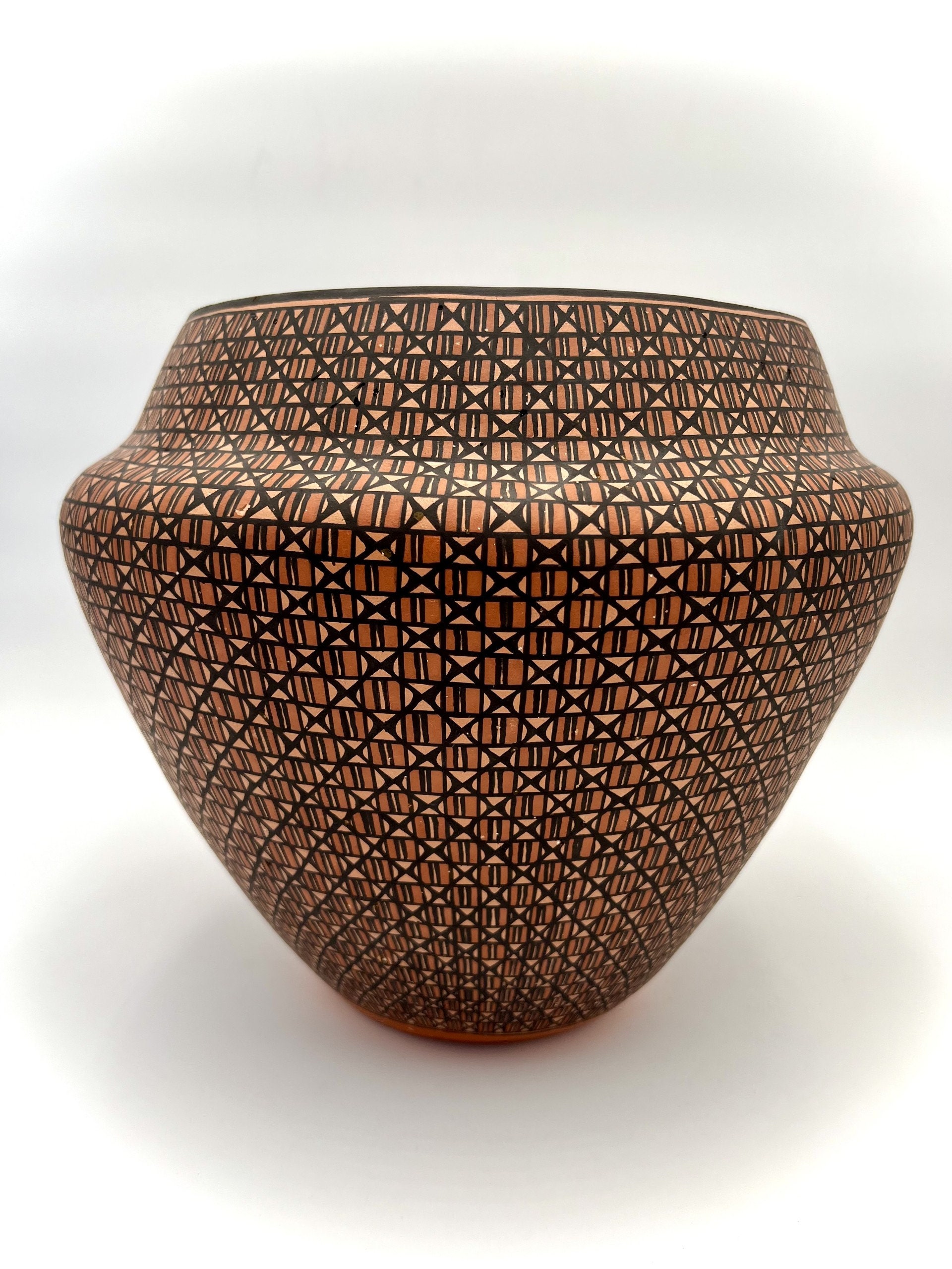 アコマ族◇A. Concho作 ココペリ模様 ハンドメイド陶器 赤土