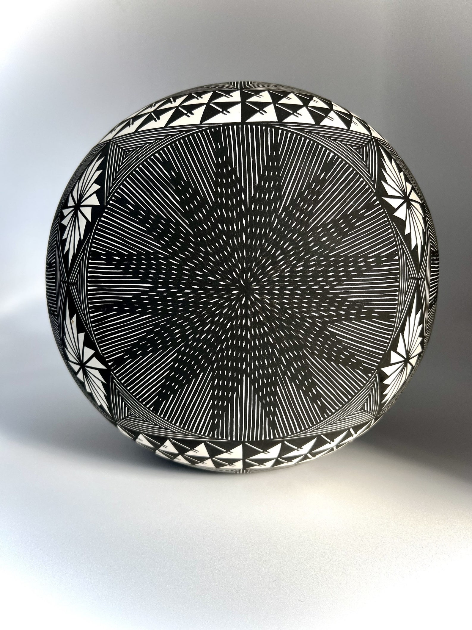 Beautiful Acoma Starburst Vase. Huge Work! Geometric Design. Fine Lines ...