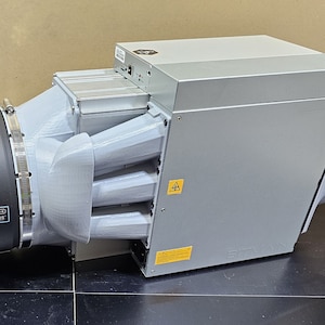 Antminer サイレンシング シュラウドは、KS5 KS5 Pro、L9、s21 xp および pro、S21、KS3、KA3、S19k、L7、D9 (全モデル) に適合します。