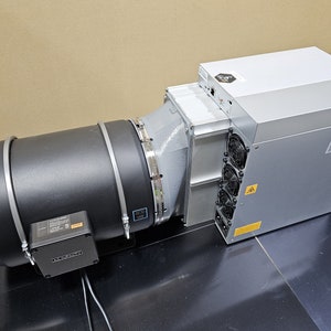Antminer サイレンシングキットはすべてのモデル S21、KS3、K7、KA3、S19k、L7、D9 に適合します。