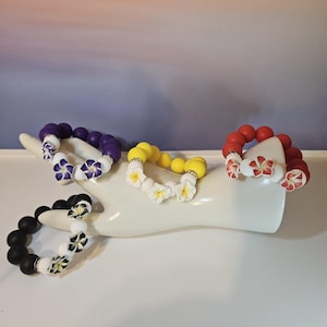 Hawaiianische Plumeria Blume Armband, Geschenk für Frau, Hawaiianische Perlen